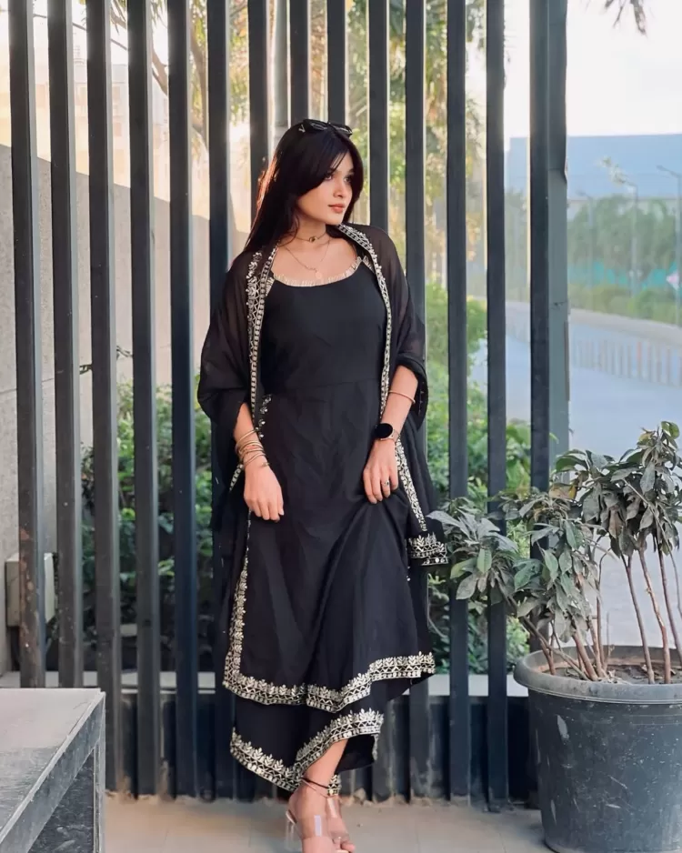 Mansi Suravase Boyfriend and Relationship Status
