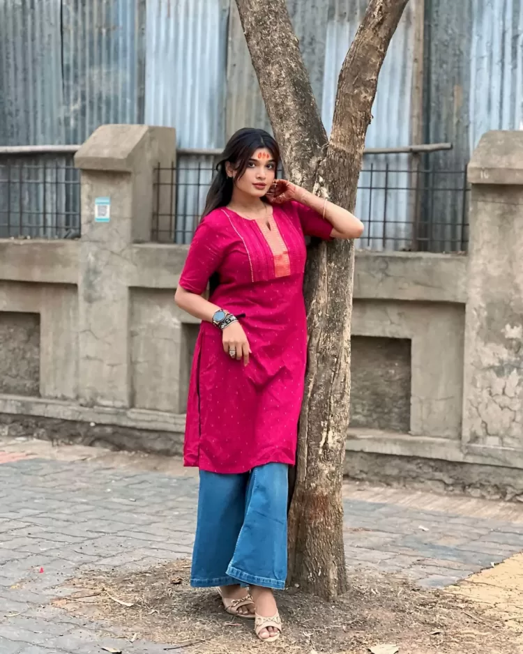 Mansi Suravase Marathi Songs and Music Videos