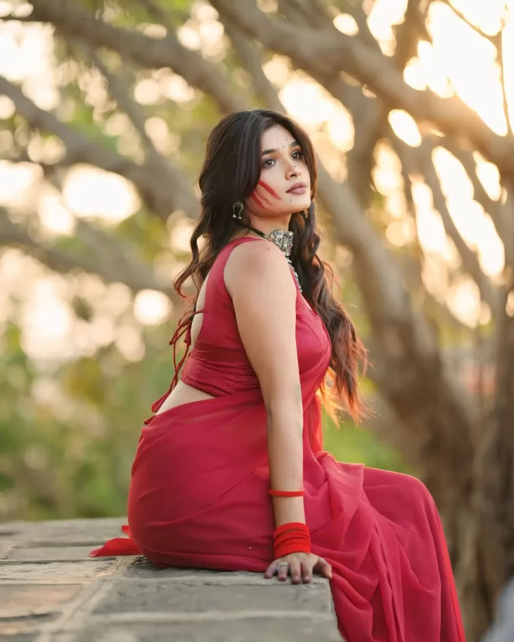Mansi Suravase Height, Weight and Physical Appearance