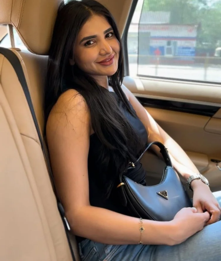 Rachel Sharma as a Fashion Influencer