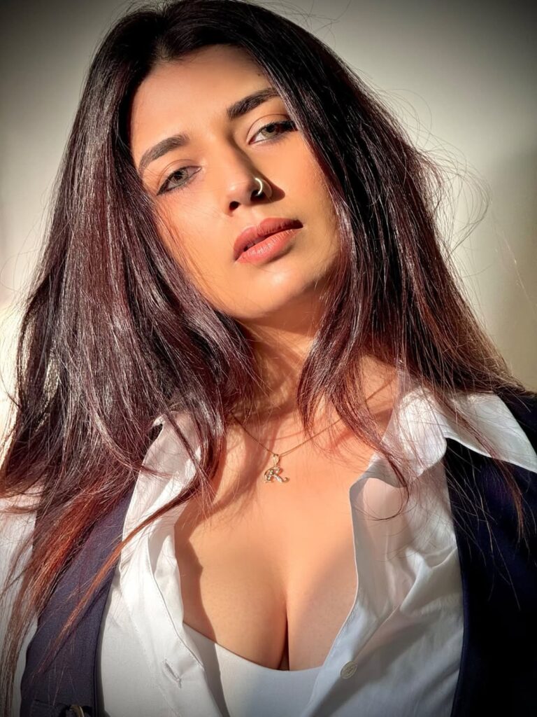 Hunterfly Rasha Kirmanid23 Rasha Kirmani Bold Glamour Look