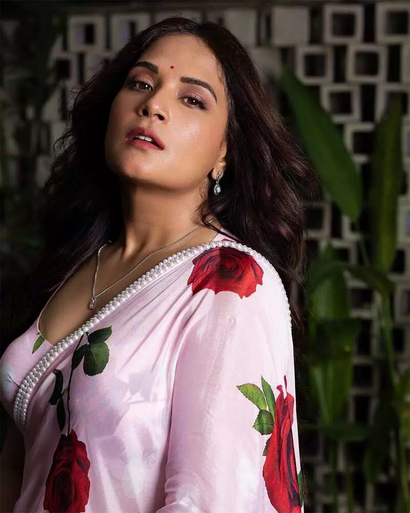 Hunterfly Richa Chadha1 Richa Chadha's Floral Saree Look Decoded