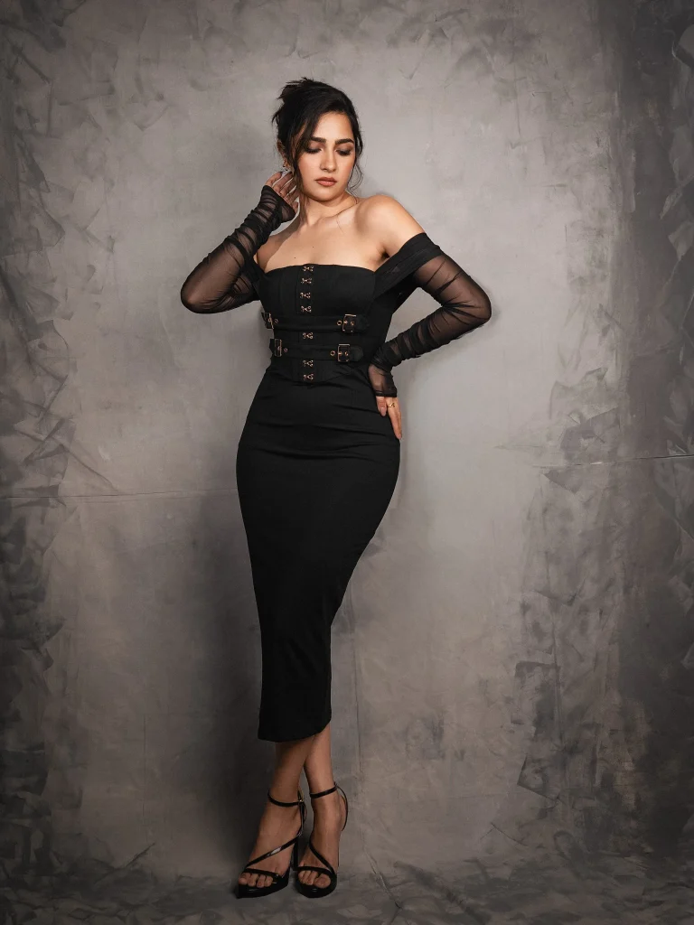 Hunterfly Rukmini Vasanth 768x1024 1 Sheer Sleeves Add Contrast