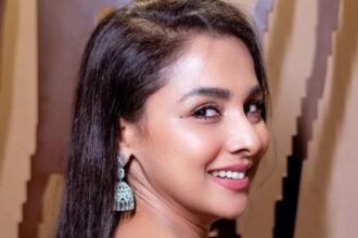 Runa Khan in upcoming film Cholochittra The Cinema