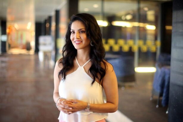 Hunterfly Sunny Leone Sunny Leone biography, Bollywood career and profile
