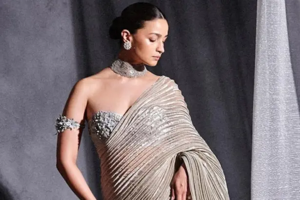 Hunterfly Vaishali S Vaishali S latest collection featuring sculptural Indian handwoven textiles