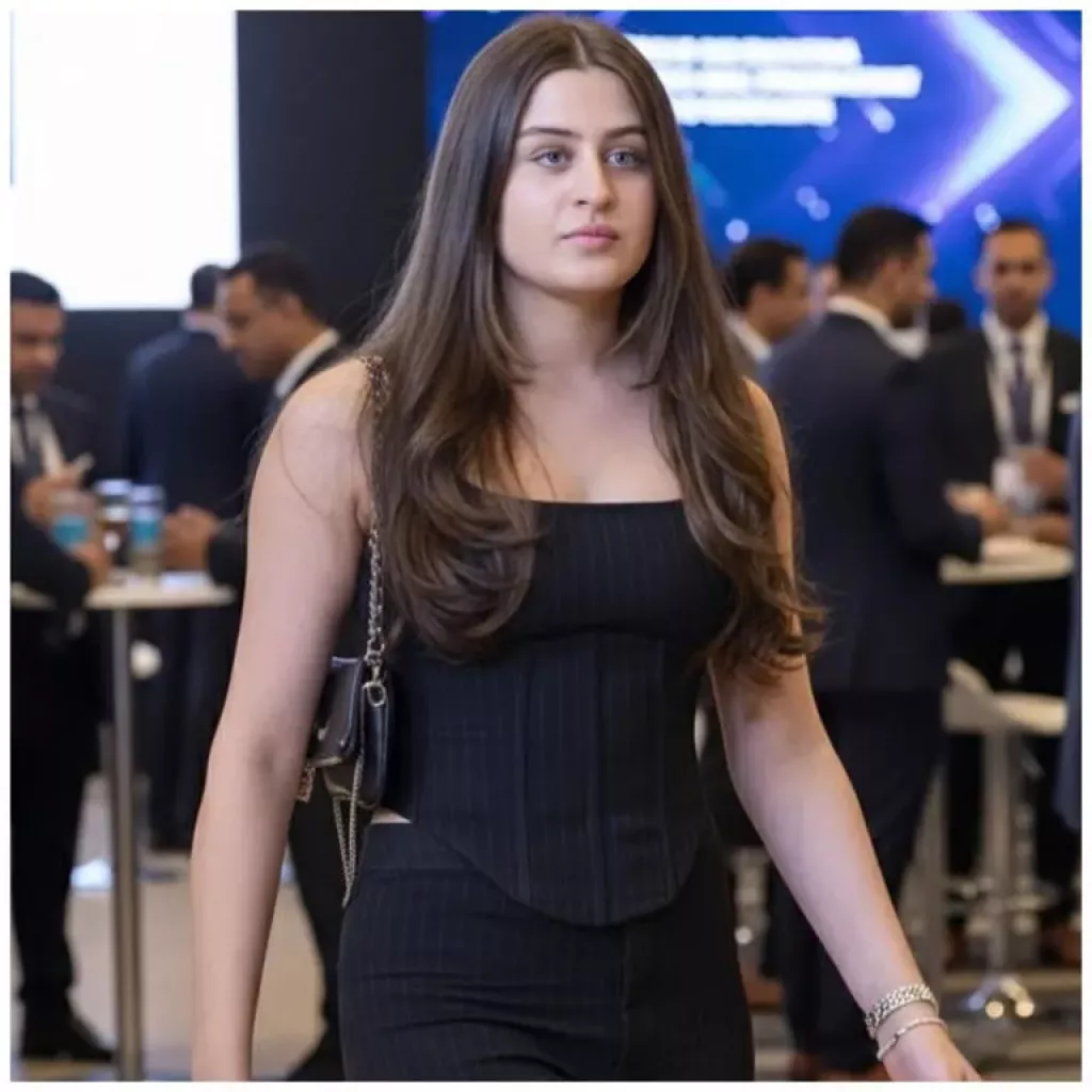Vera Bedi Physical Appearance