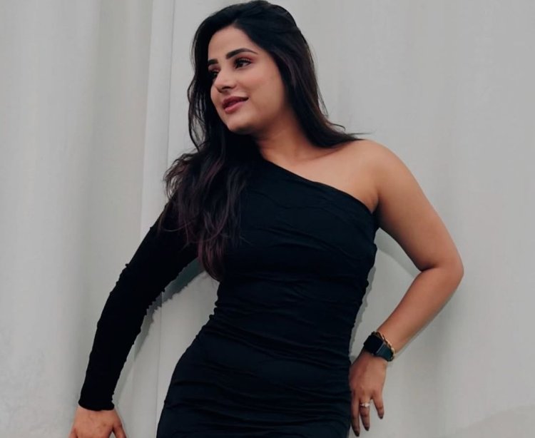 Hunterfly sAnushka Srivastav Anushka Srivastav Education