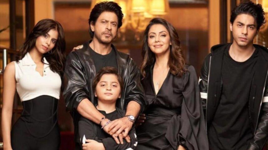 Shah Rukh Khan and Gauri Khan celebrate Ganpati at Mannat
