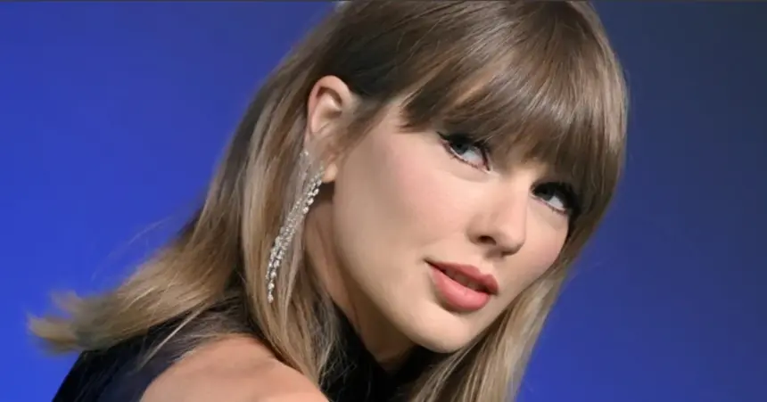 hunterfly 026 10 04 150253 Taylor Swift and Dakota Johnson during Saturday Night Live