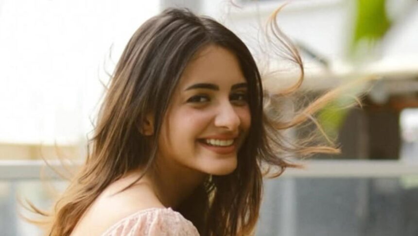 hunterfly 026 10 07 175054 Shagun Sharma during her television appearance