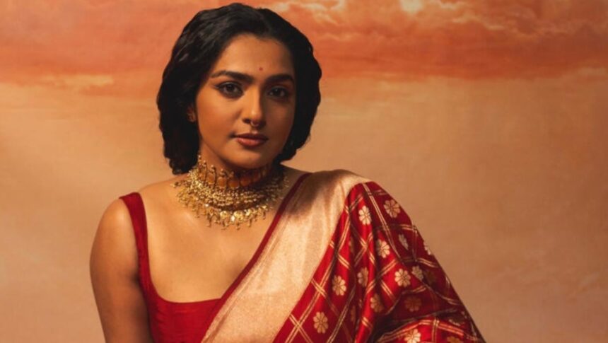Parvathy Thiruvothu speaking about actors facing criticism over Hindi dialects