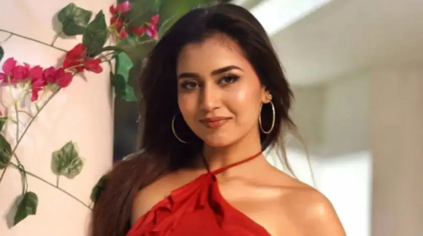 hunterfly 26 10 03 124215 Akanksha Choudhary speaks about catcalling and trolling over her Rakhi outfit