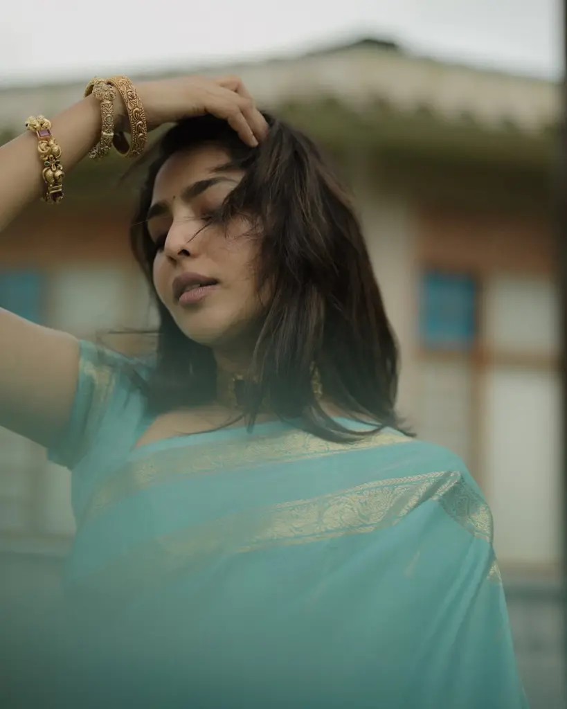 Aishwarya Lekshmi’s Turquoise Saree Look