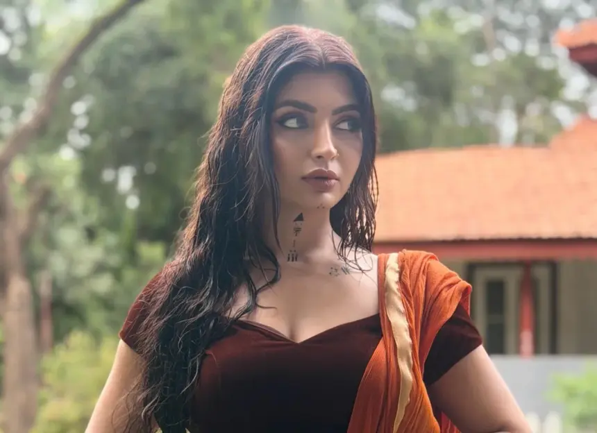 hunterfly Akanksha Puri Akanksha Puri in an orange and gold saree