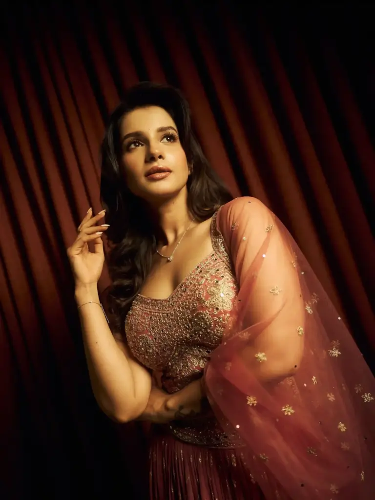 hunterfly Angana Roy7 11zon Sheer Dupatta Completes the Traditional Ensemble