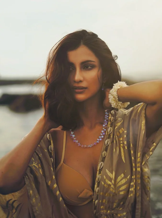 Diksha Singh’s Golden-Hour Beach Look