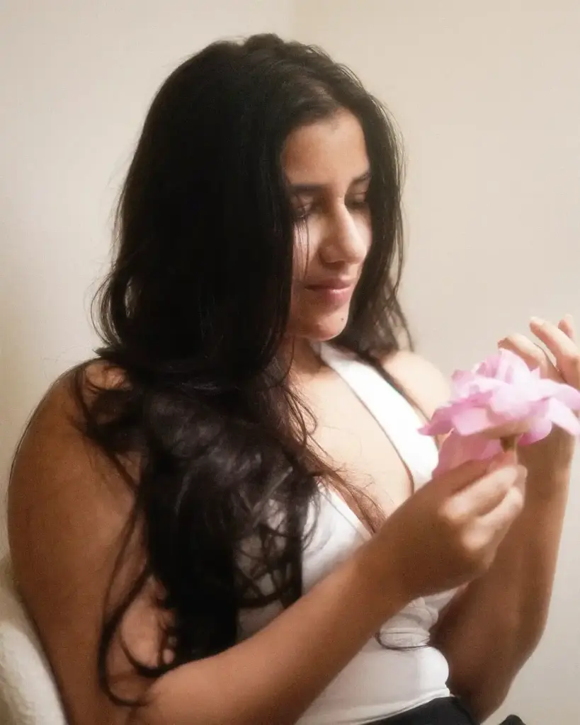 hunterfly Hasi Wijethunga5 5 11zon Natural Waves and Soft Makeup