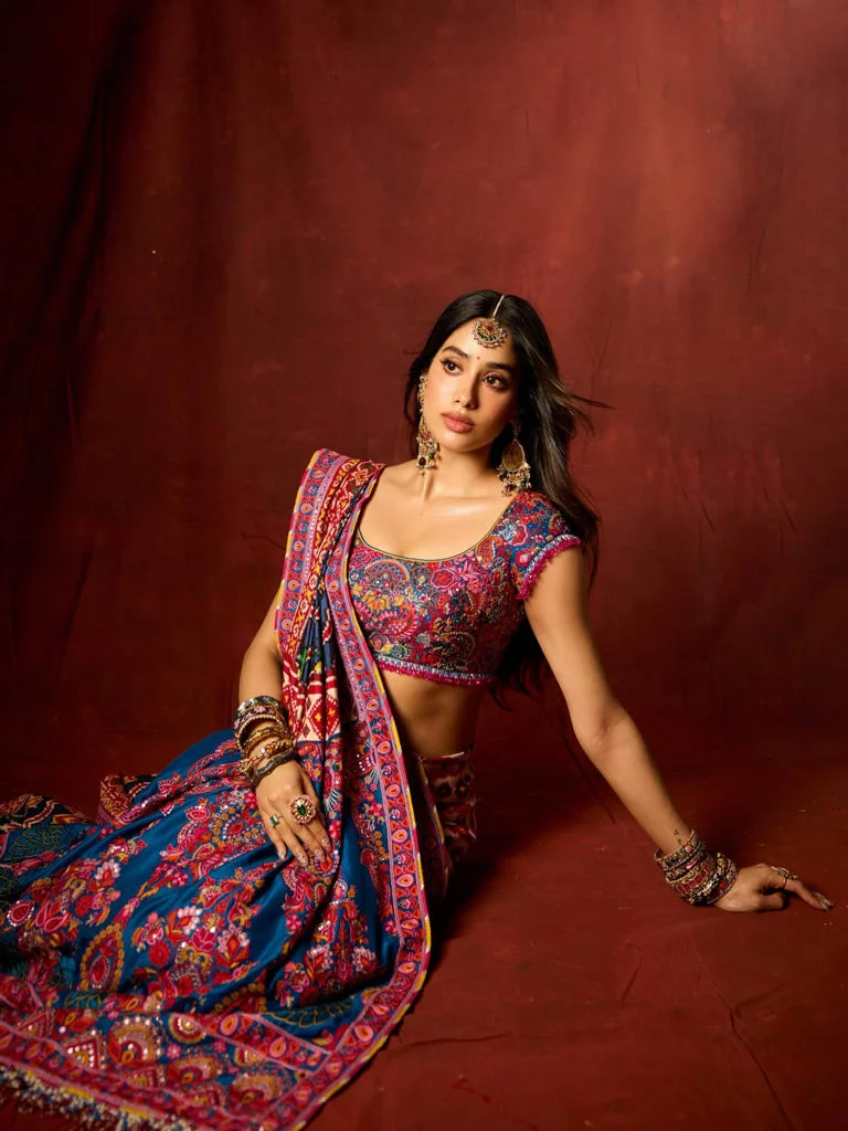 hunterfly Janhvi Kapoor 1 Janhvi Kapoor: Make a vibrant saree the centrepiece