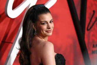 hunterfly Pregnant Anne Pregnant Anne Hathaway wearing a sparkling black gown at the Verity premiere