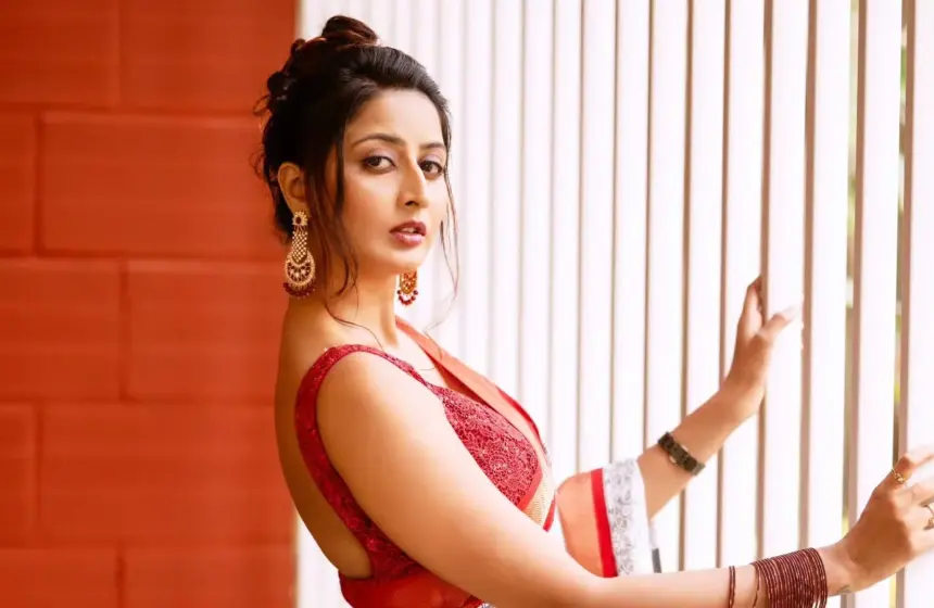 hunterfly Shubha Raksha Shubha Raksha posing in an elegant saree