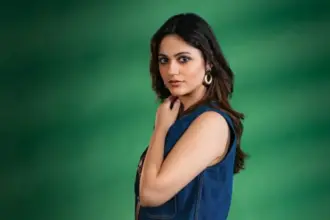 Aneet Padda in a portrait accompanying a report about her tribute to her grandfather
