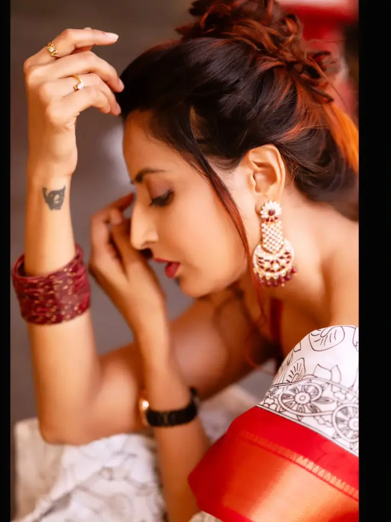 hunterfly vShubha Raksha8 Shubha Raksha’s Social Media Style
